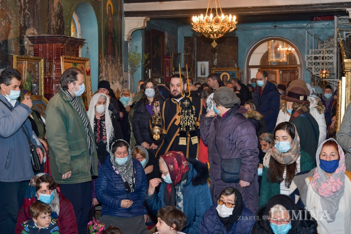 Cuviosul Alexie, omul lui Dumnezeu, cinstit la biserica sa din București  166209