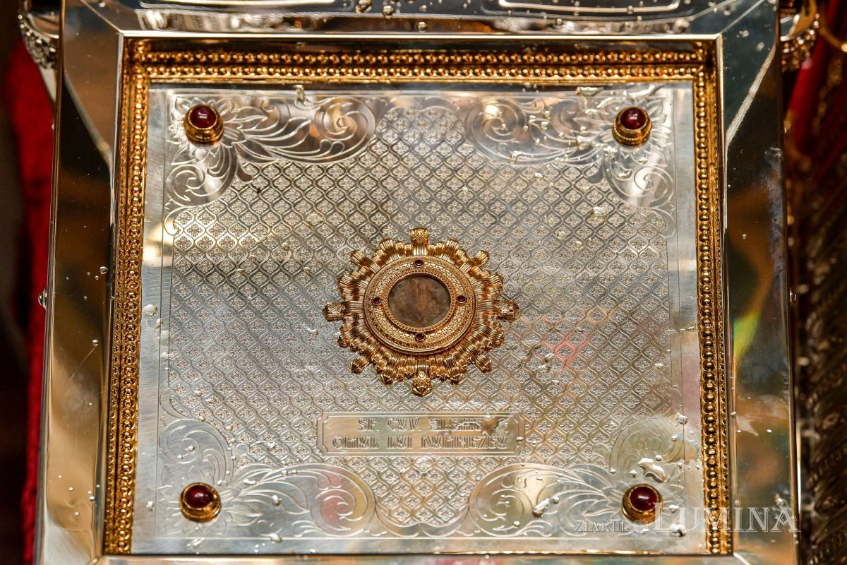 Cuviosul Alexie, omul lui Dumnezeu, cinstit la biserica sa din București  166240