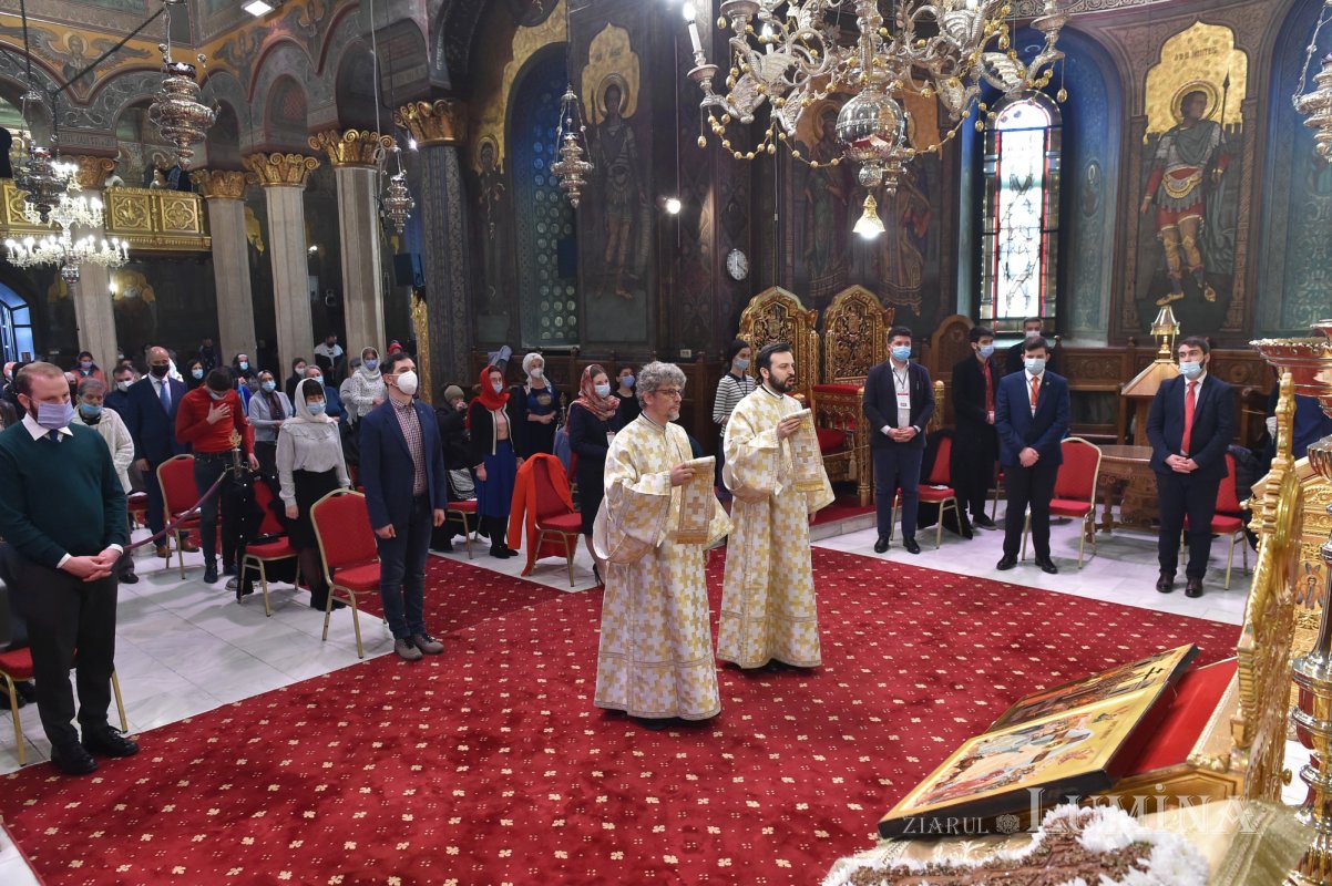 Duminica Sfintei Cruci la Catedrala Patriarhală din București 167630