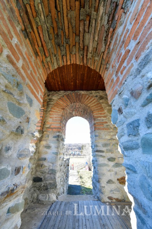 Pe urmele romanilor și ale dacilor liberi 167593