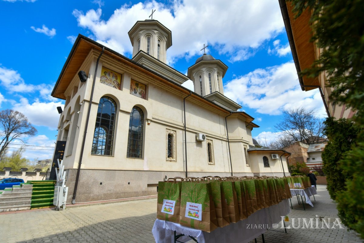 Daruri oferite de o parohie din Capitală copiilor nevoiaşi 167984