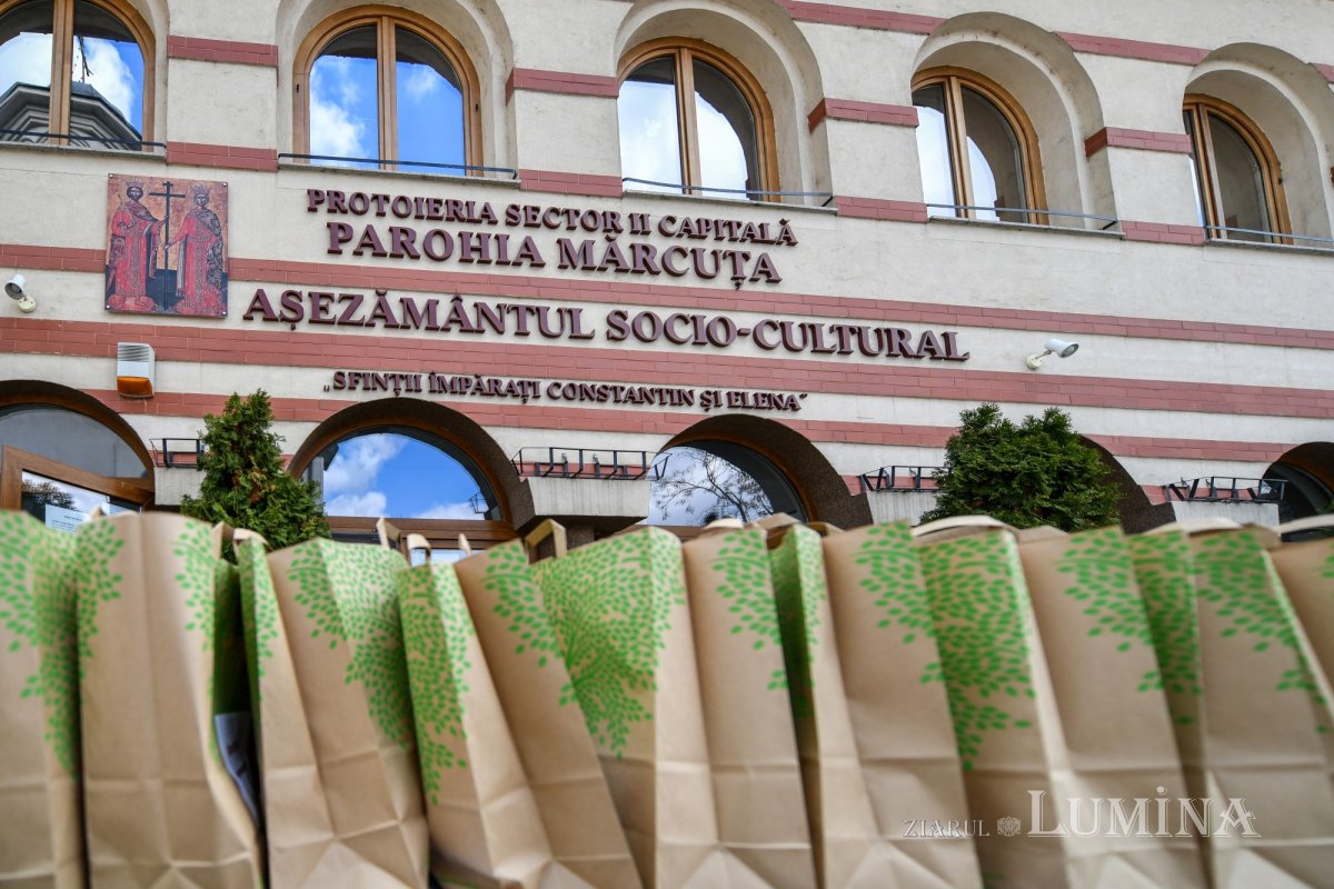 Daruri oferite de o parohie din Capitală copiilor nevoiaşi 167986