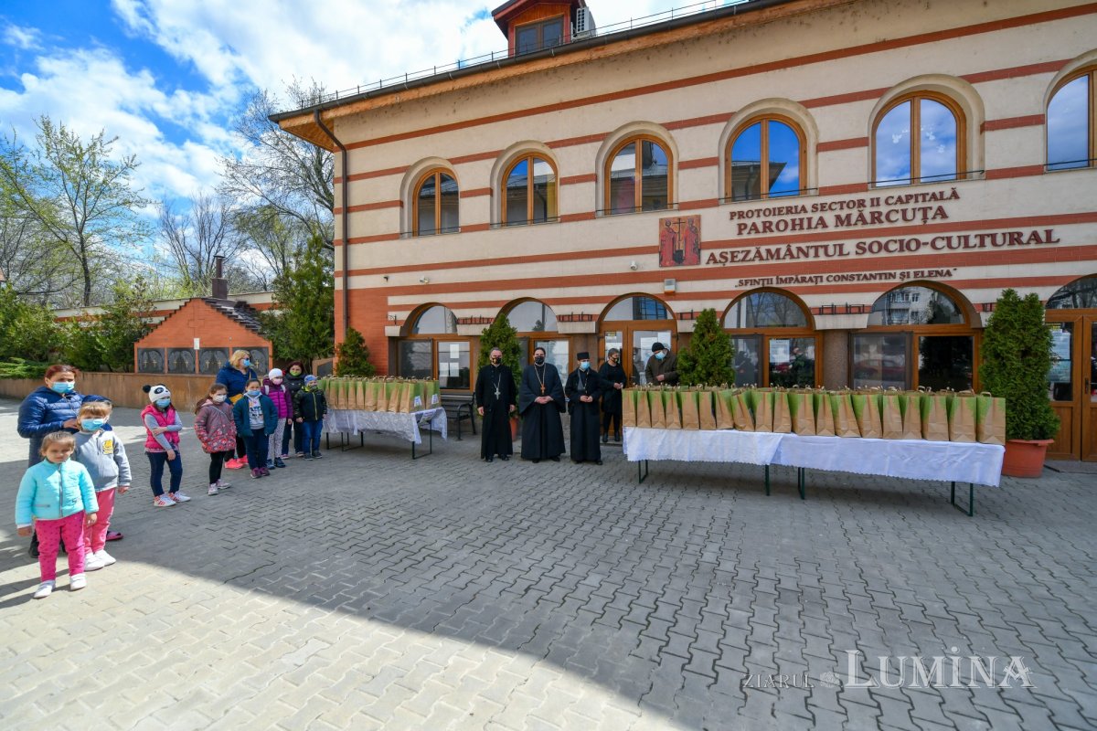 Daruri oferite de o parohie din Capitală copiilor nevoiaşi 167990