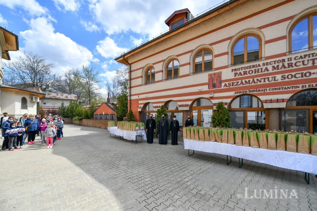 Daruri oferite de o parohie din Capitală copiilor nevoiaşi 167992