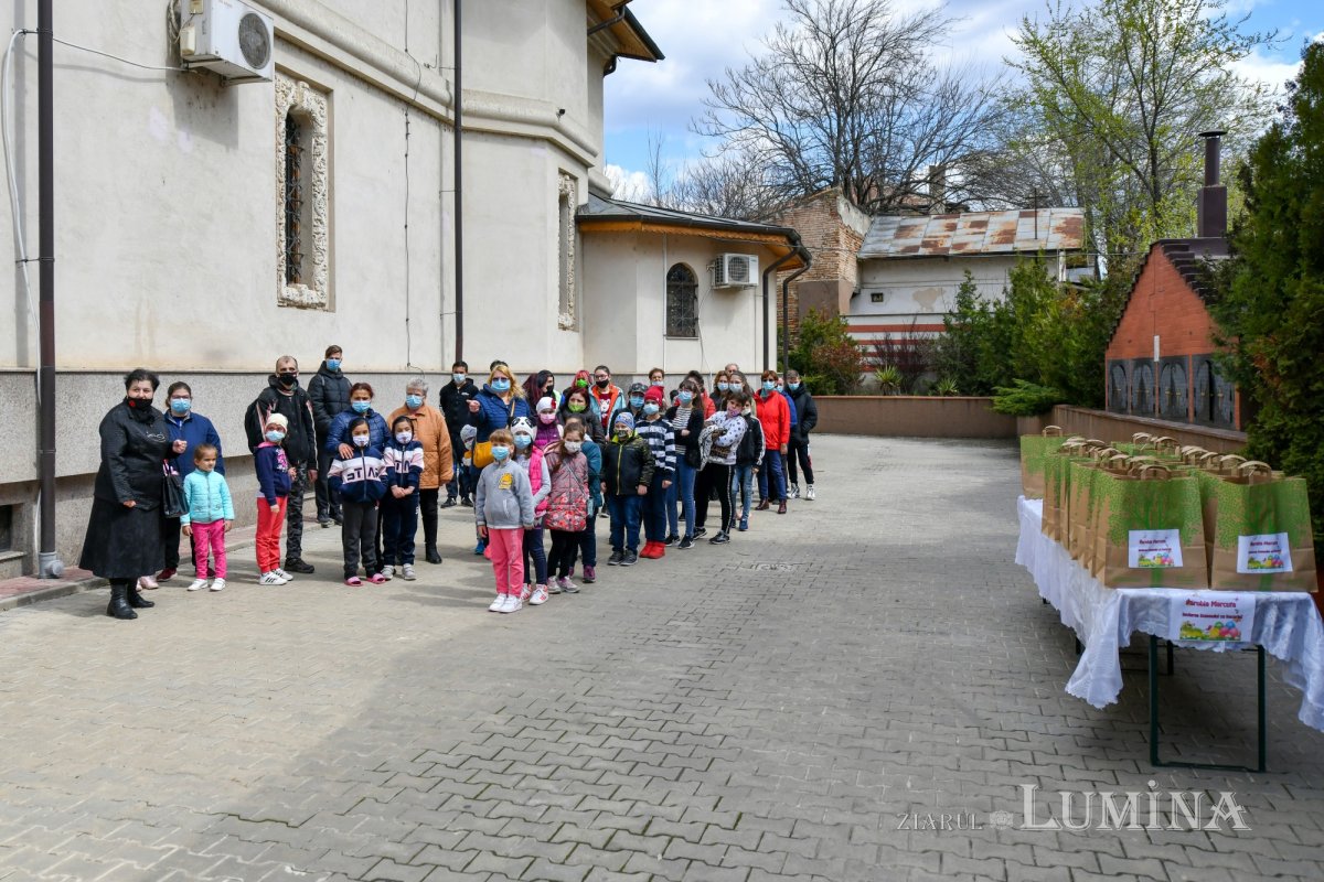 Daruri oferite de o parohie din Capitală copiilor nevoiaşi 167993