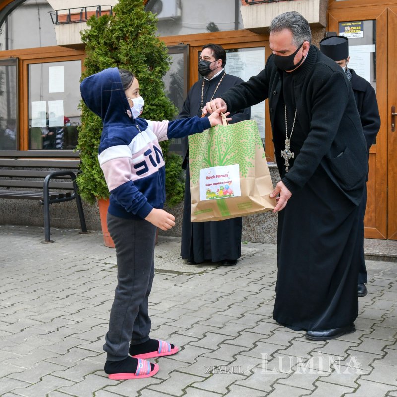 Daruri oferite de o parohie din Capitală copiilor nevoiaşi 167996