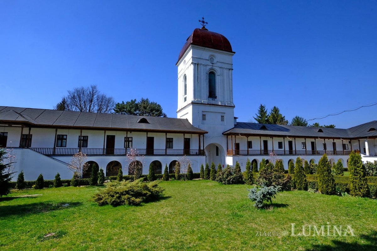 Istorie, credinţă  şi înnoire în Lavra Sfântului Calinic 168144