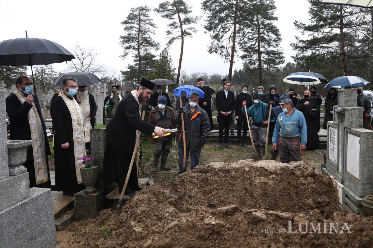 Părintele profesor Ioan Ică senior a fost condus pe ultimul drum 168477