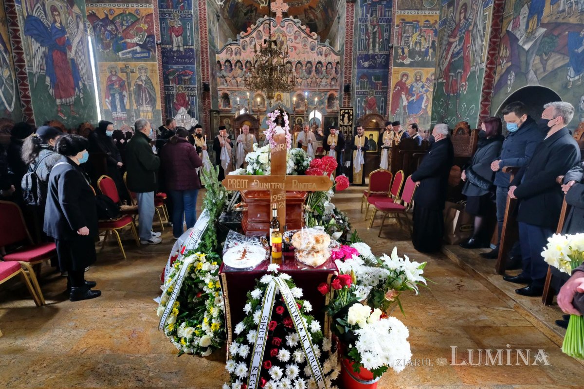 Preacucernicul părinte lector dr. Dumitru Pintea (1953-2021). Teolog erudit şi preot iubitor de cultură 168836