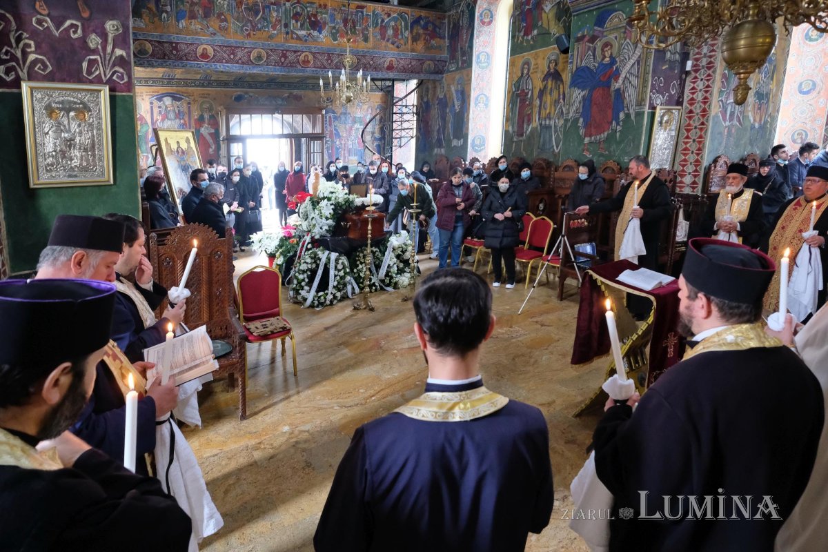 Preacucernicul părinte lector dr. Dumitru Pintea (1953-2021). Teolog erudit şi preot iubitor de cultură 168839