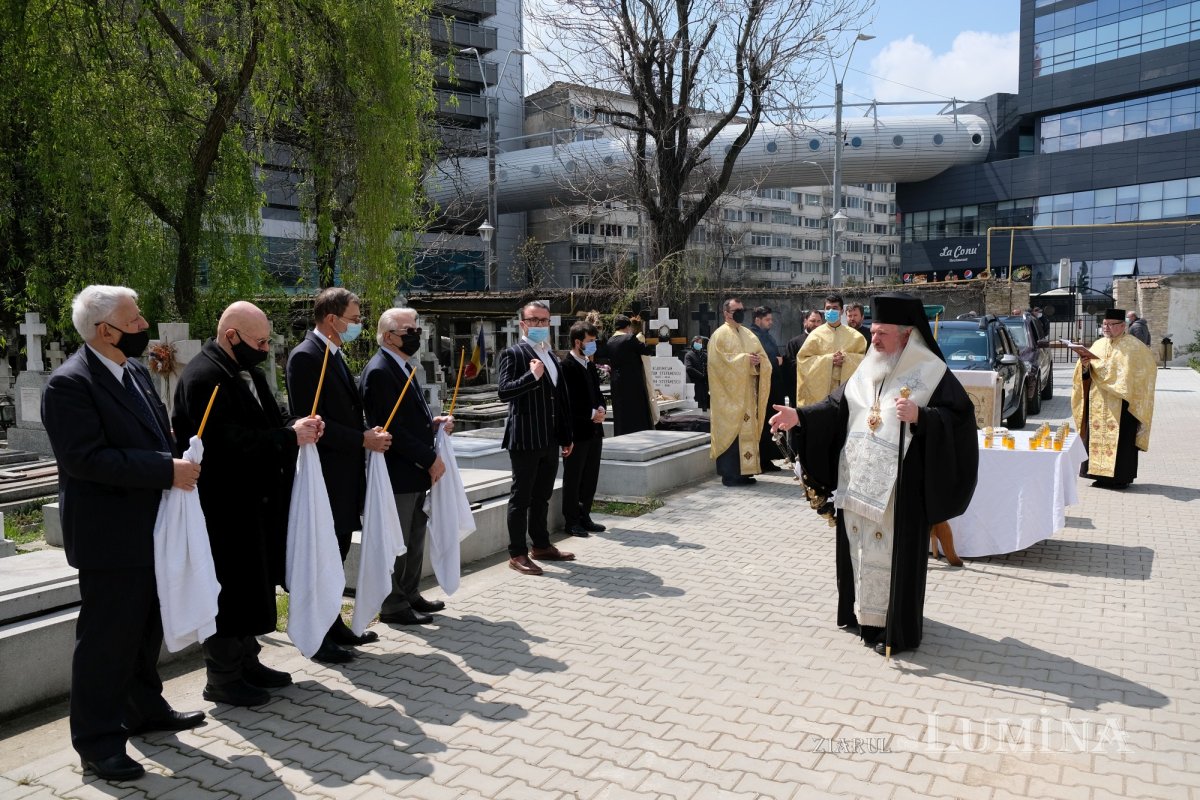 Membrii și donatorii marcanți ai Academiei Române pomeniți în cimitirul Bellu 168921