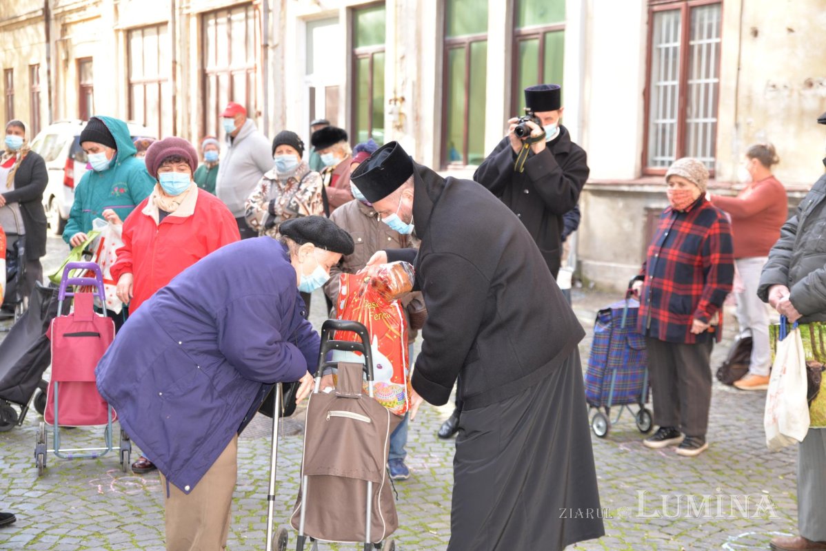 Protoieria Sector 3 Capitală oferă ajutoare persoanelor nevoiaşe  168912