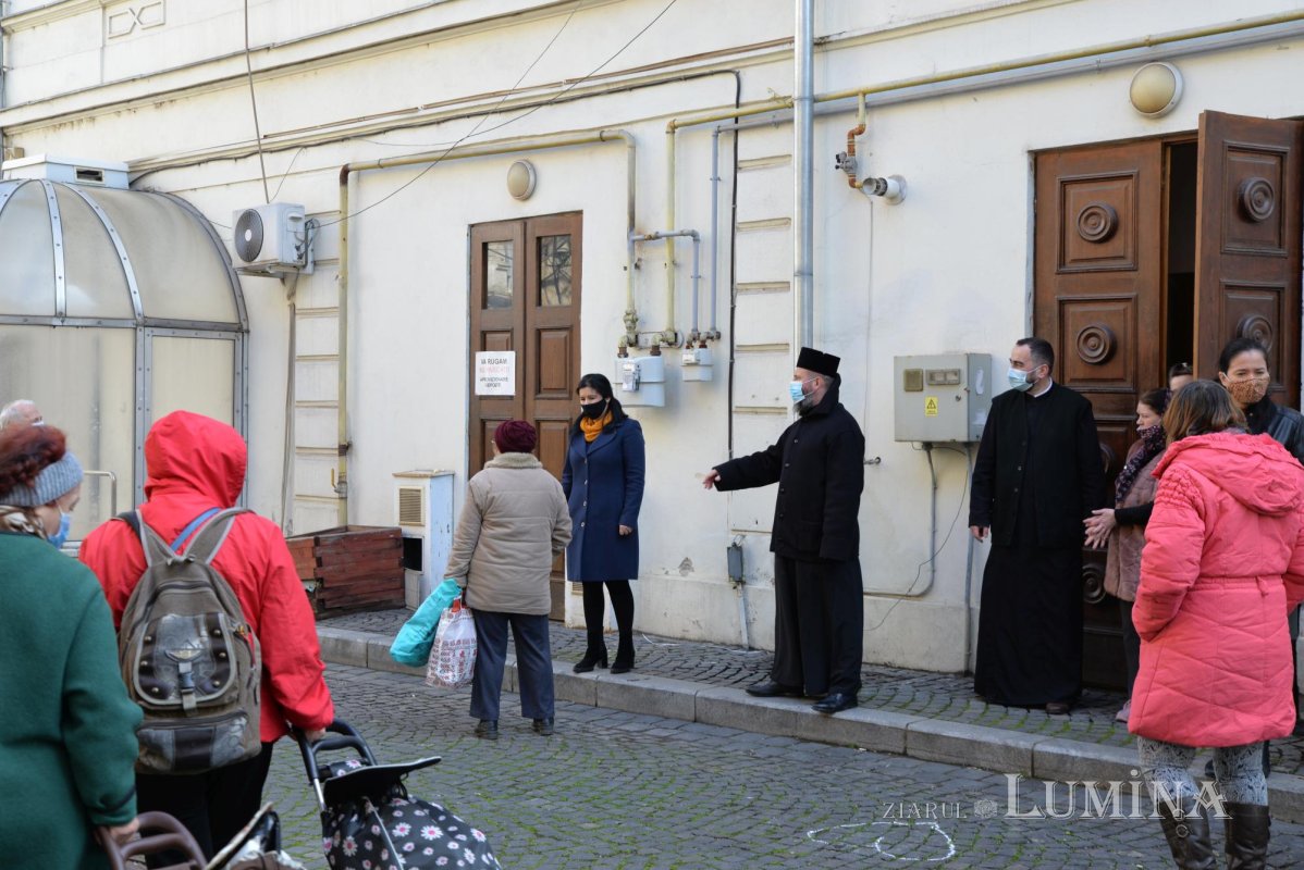 Protoieria Sector 3 Capitală oferă ajutoare persoanelor nevoiaşe  168914