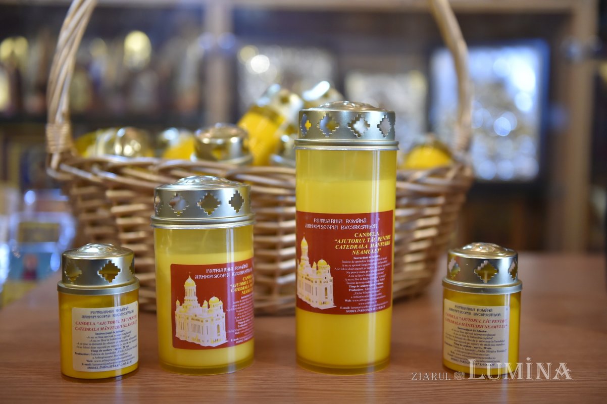 Candelă de diferite dimensiuni pentru noaptea de Înviere 169551