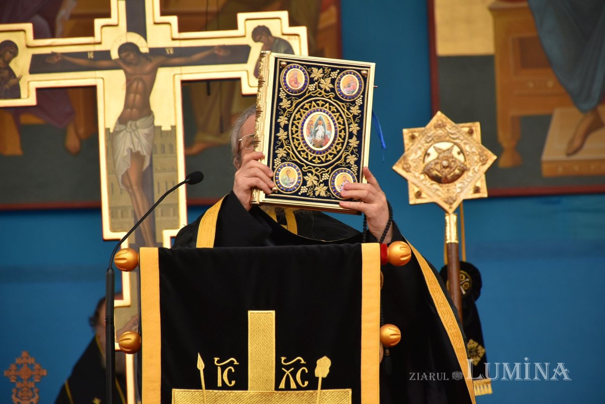 Slujba Sfintelor Pătimiri ale Domnului, la Catedrala Patriarhală 169680