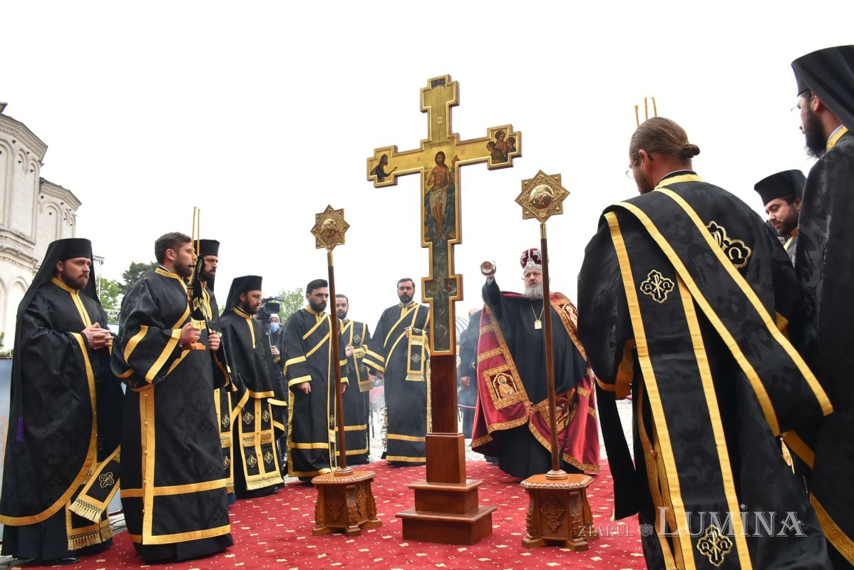 Slujba Sfintelor Pătimiri ale Domnului, la Catedrala Patriarhală 169689