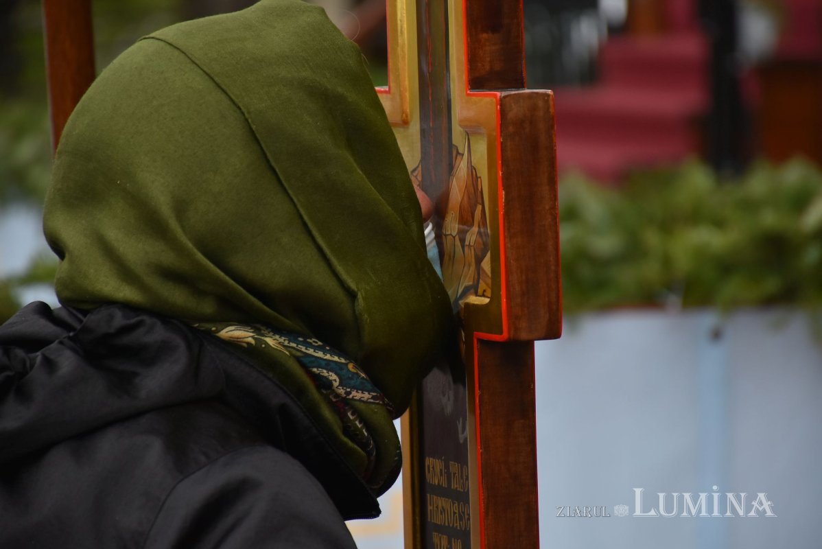 Slujba Sfintelor Pătimiri ale Domnului, la Catedrala Patriarhală 169698