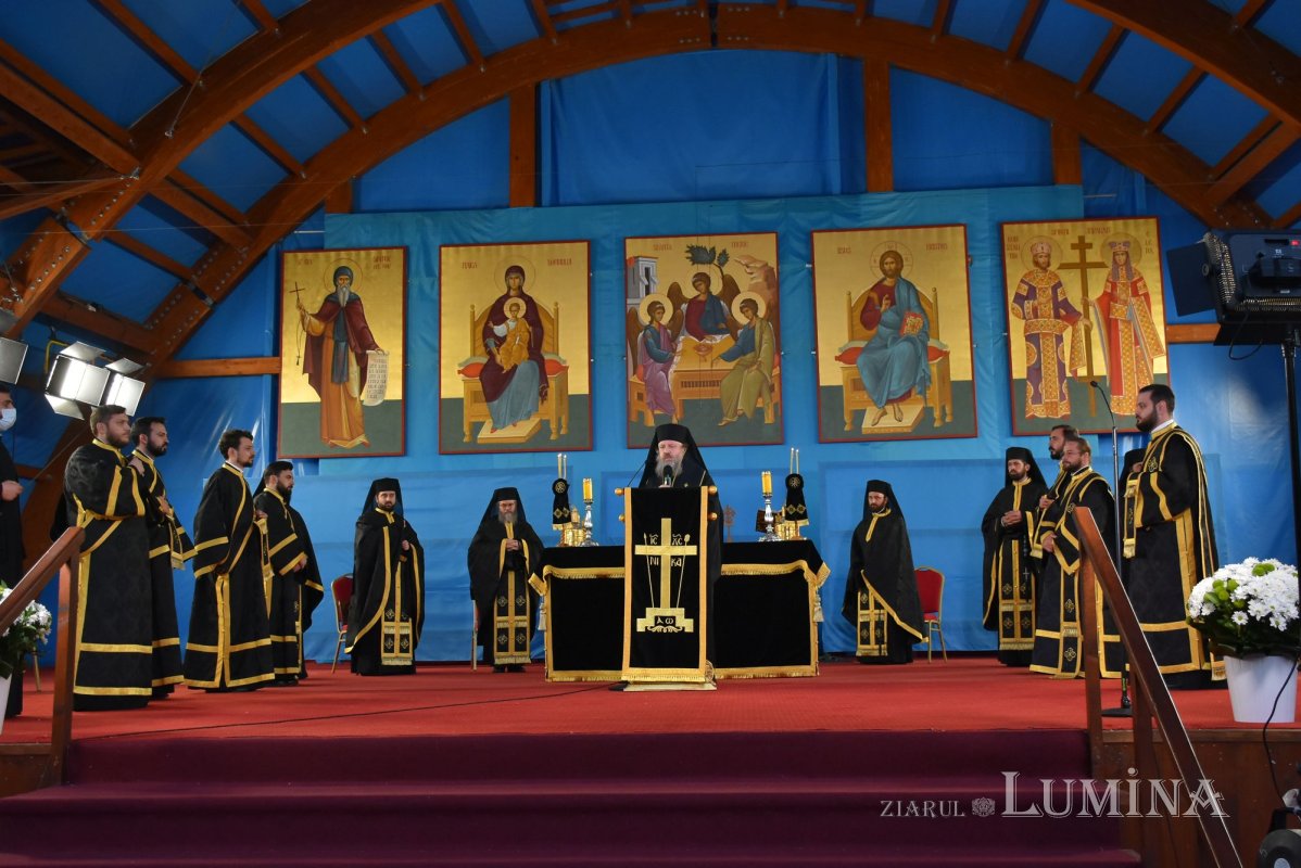 Slujba Sfintelor Pătimiri ale Domnului, la Catedrala Patriarhală 169710