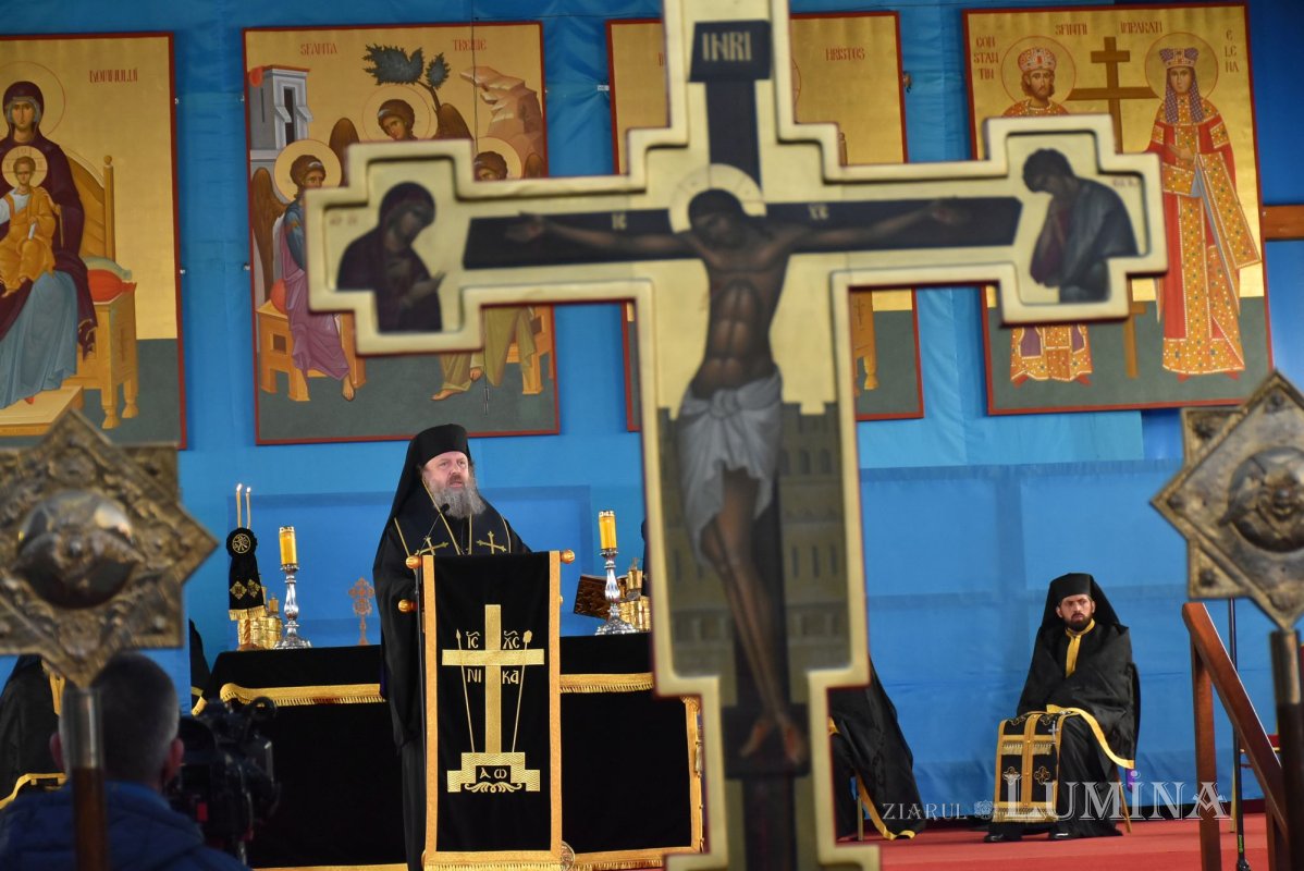 Slujba Sfintelor Pătimiri ale Domnului, la Catedrala Patriarhală 169711