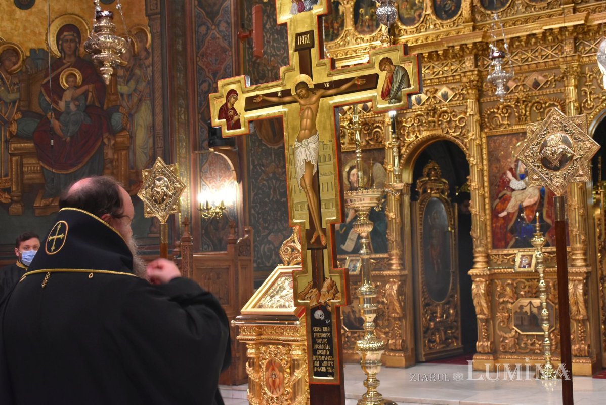 Slujba Sfintelor Pătimiri ale Domnului, la Catedrala Patriarhală 169718