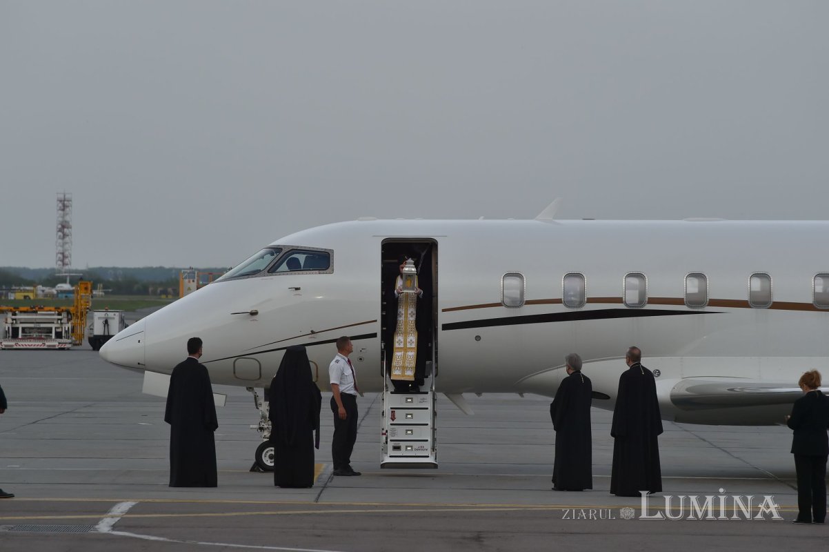 Primirea Sfintei Lumini la Catedrala Patriarhală 169812