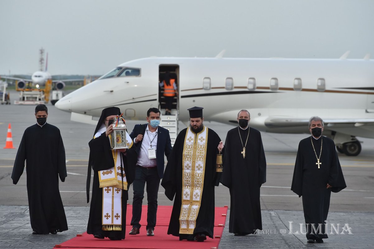 Primirea Sfintei Lumini la Catedrala Patriarhală 169814