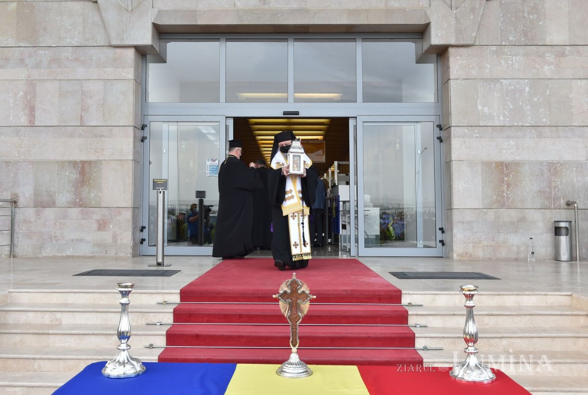 Primirea Sfintei Lumini la Catedrala Patriarhală 169816