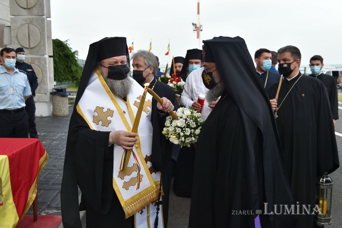 Primirea Sfintei Lumini la Catedrala Patriarhală 169822
