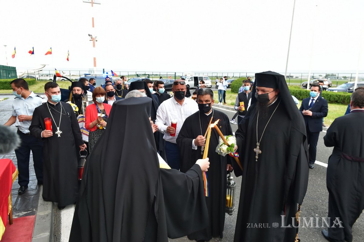 Primirea Sfintei Lumini la Catedrala Patriarhală 169824