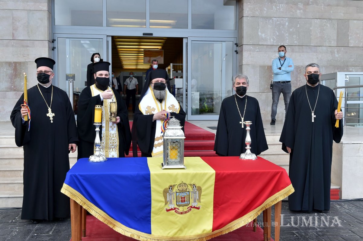 Primirea Sfintei Lumini la Catedrala Patriarhală 169826