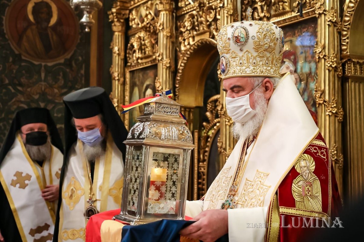 Primirea Sfintei Lumini la Catedrala Patriarhală 169828