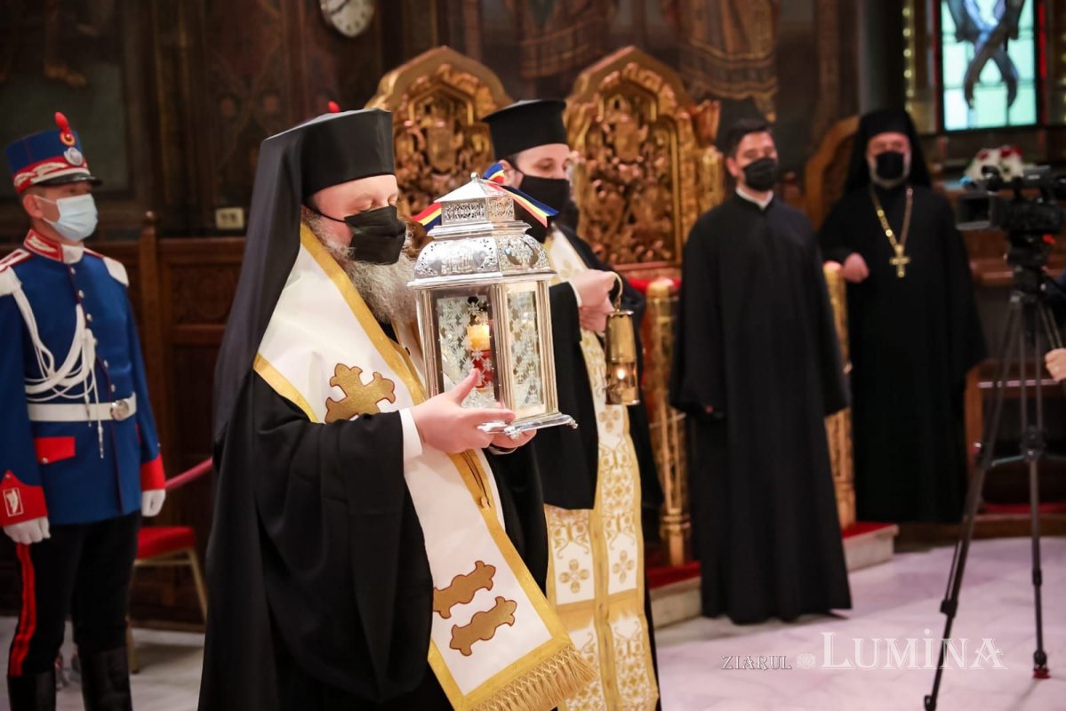 Primirea Sfintei Lumini la Catedrala Patriarhală 169831