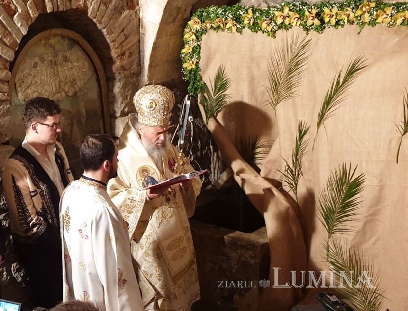 Ape și izvoare vindecătoare de la noi, căutate de credincioși  170279