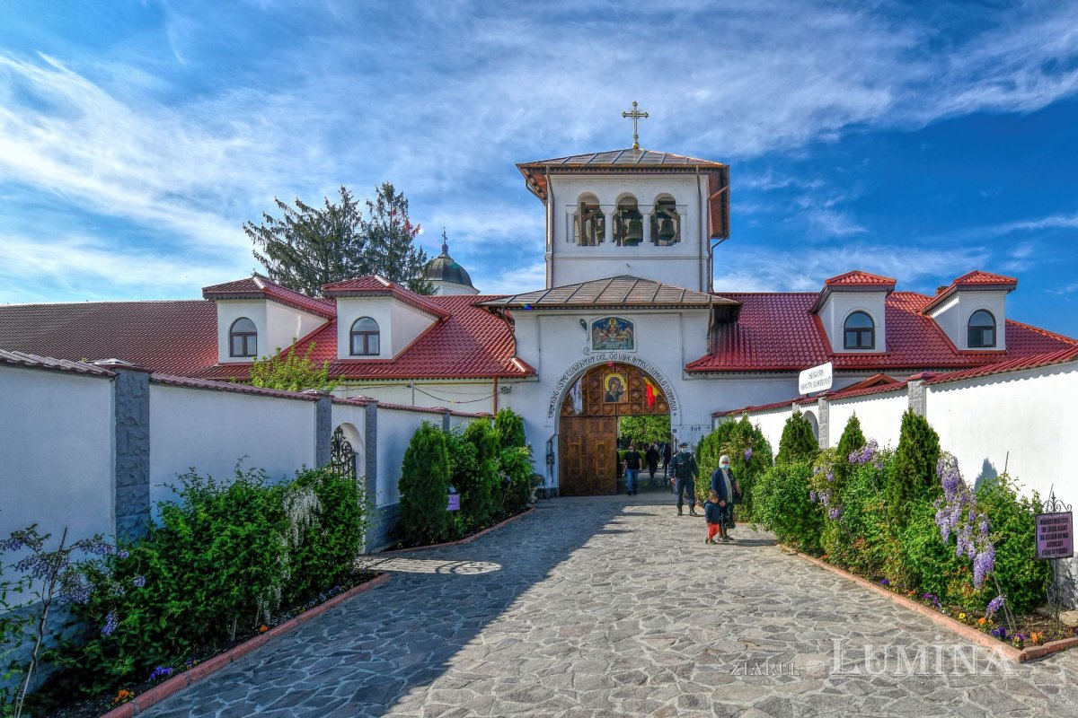 Binecuvântarea Izvorului Tămăduirii la mănăstirea prahoveană Ghighiu 170502