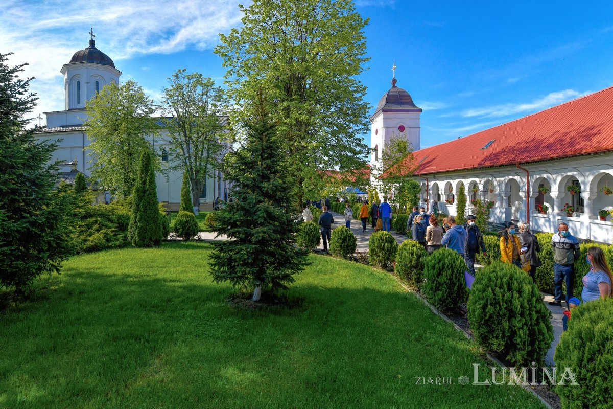 Binecuvântarea Izvorului Tămăduirii la mănăstirea prahoveană Ghighiu 170507