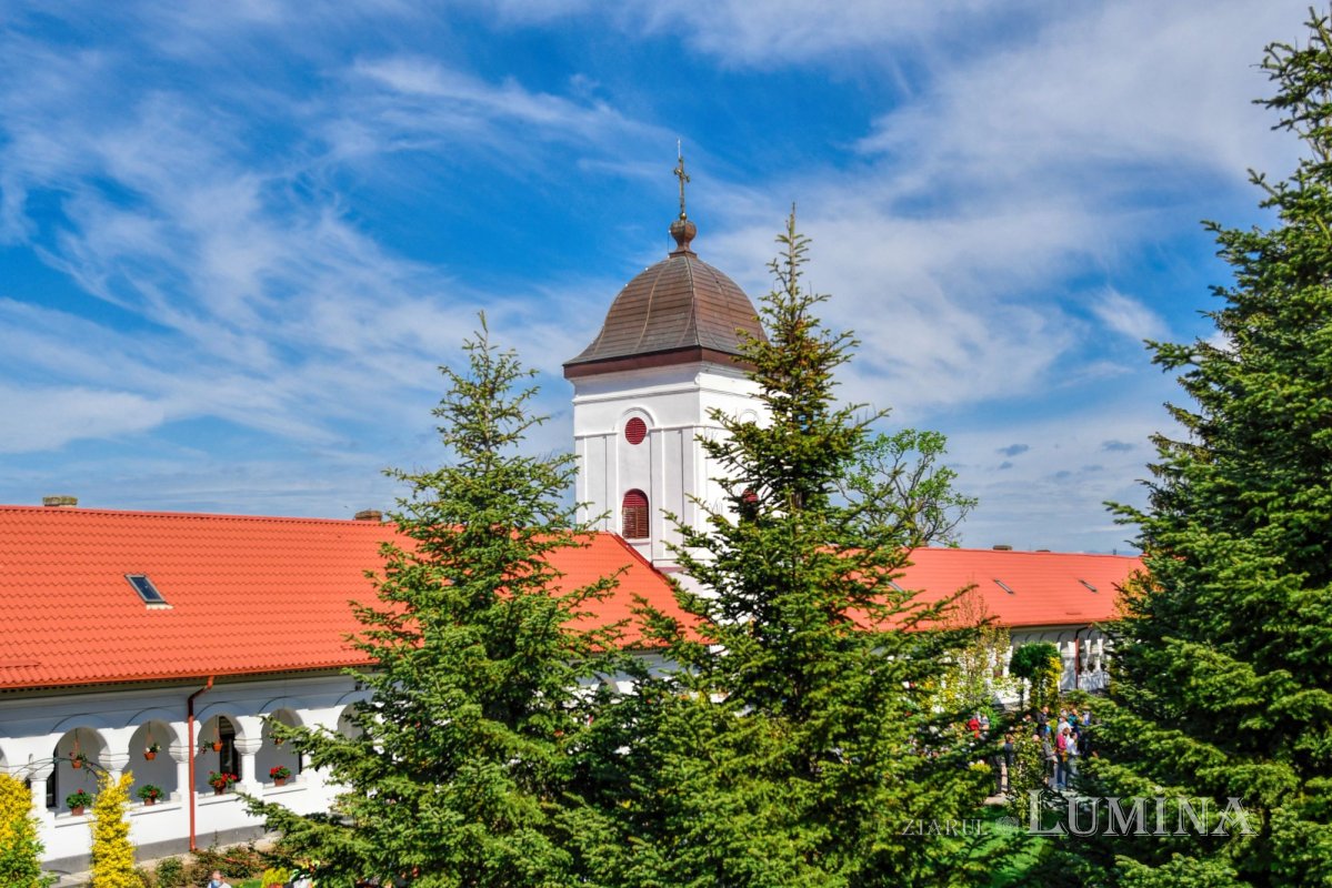 Binecuvântarea Izvorului Tămăduirii la mănăstirea prahoveană Ghighiu 170519