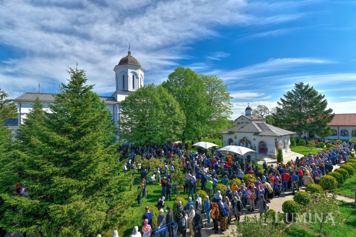 Binecuvântarea Izvorului Tămăduirii la mănăstirea prahoveană Ghighiu 170525