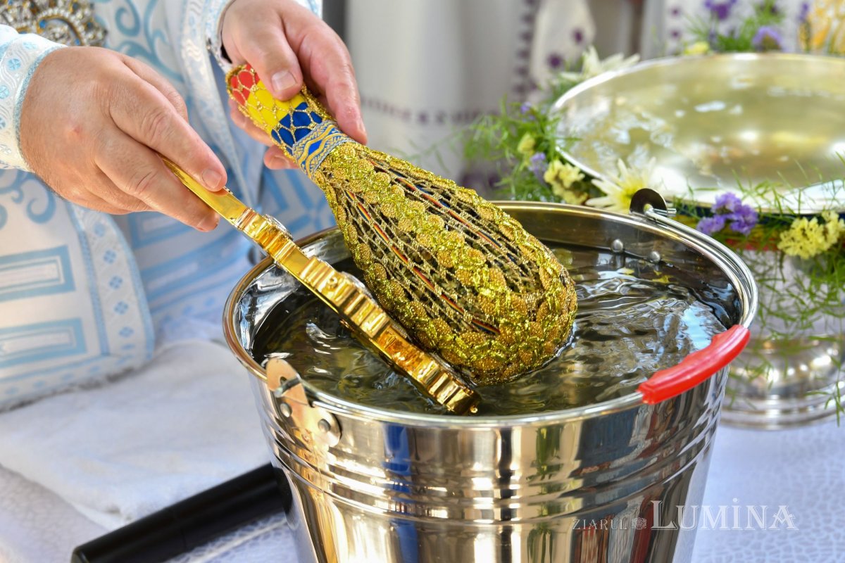 Binecuvântarea Izvorului Tămăduirii la mănăstirea prahoveană Ghighiu 170544