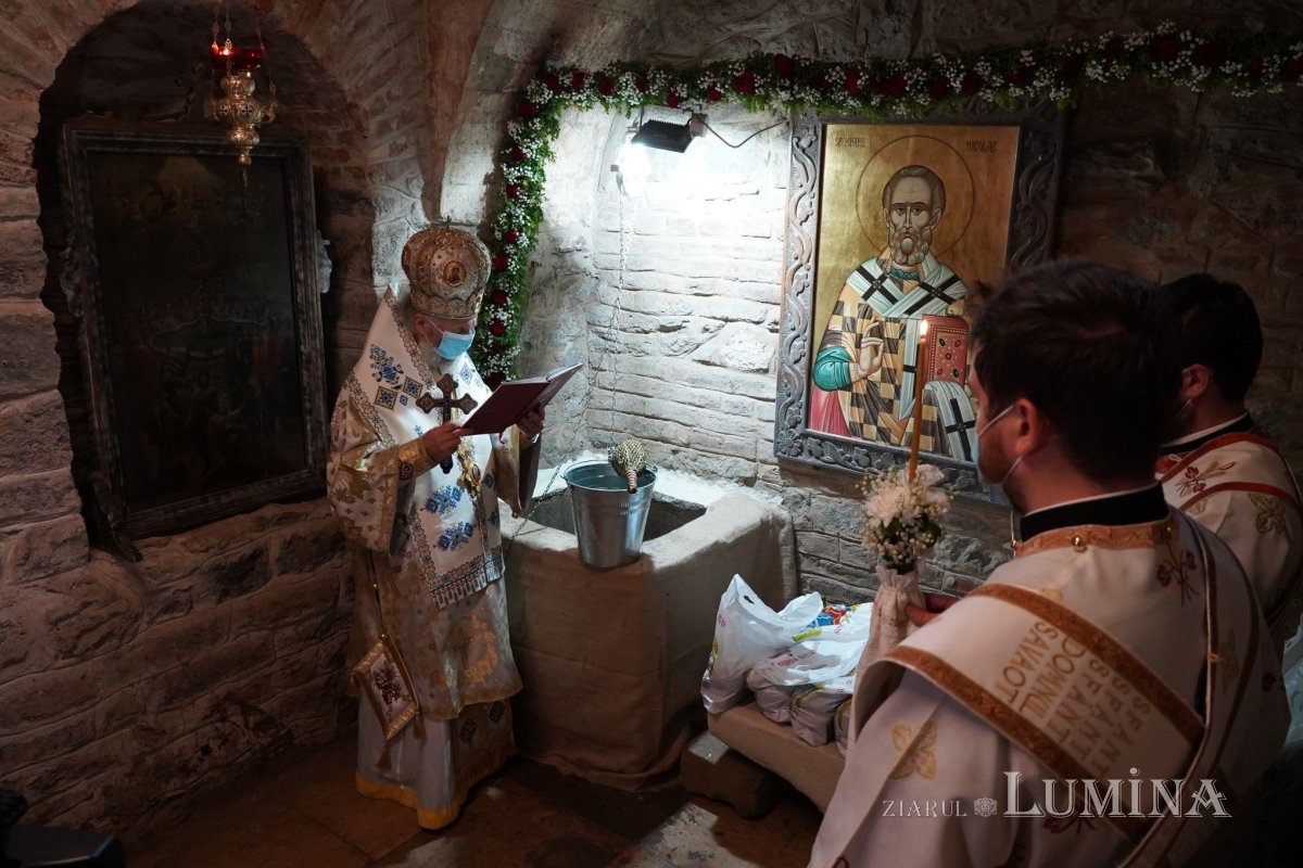 Pelerinaj la izvorul minunat de la Biserica „Buna Vestire” din Brăila 170491