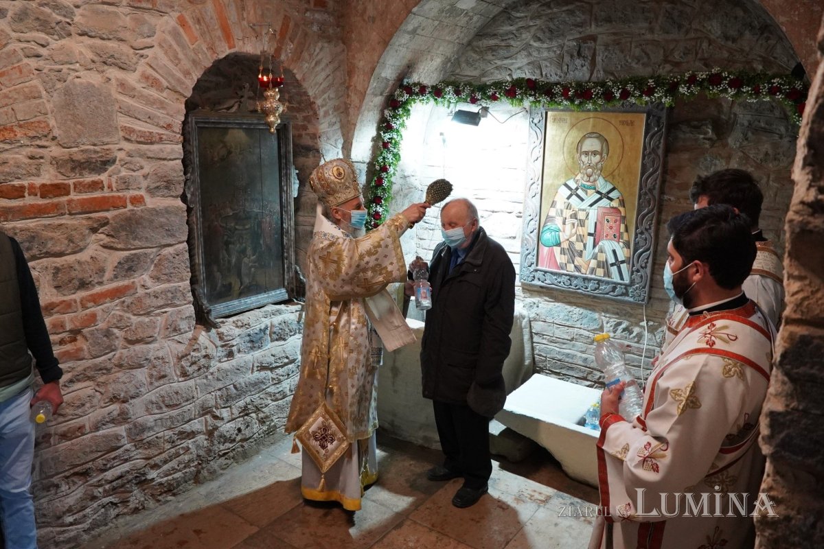 Pelerinaj la izvorul minunat de la Biserica „Buna Vestire” din Brăila 170492