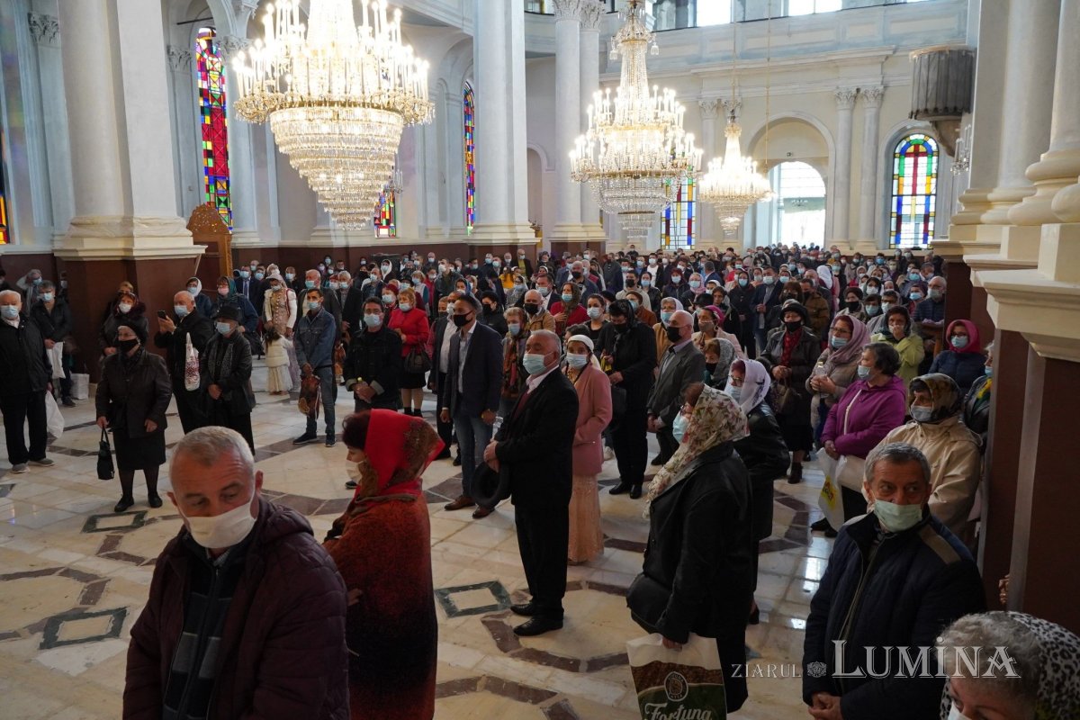 Pelerinaj la izvorul minunat de la Biserica „Buna Vestire” din Brăila 170494