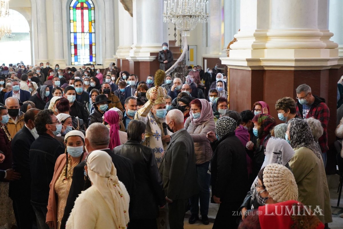 Pelerinaj la izvorul minunat de la Biserica „Buna Vestire” din Brăila 170497