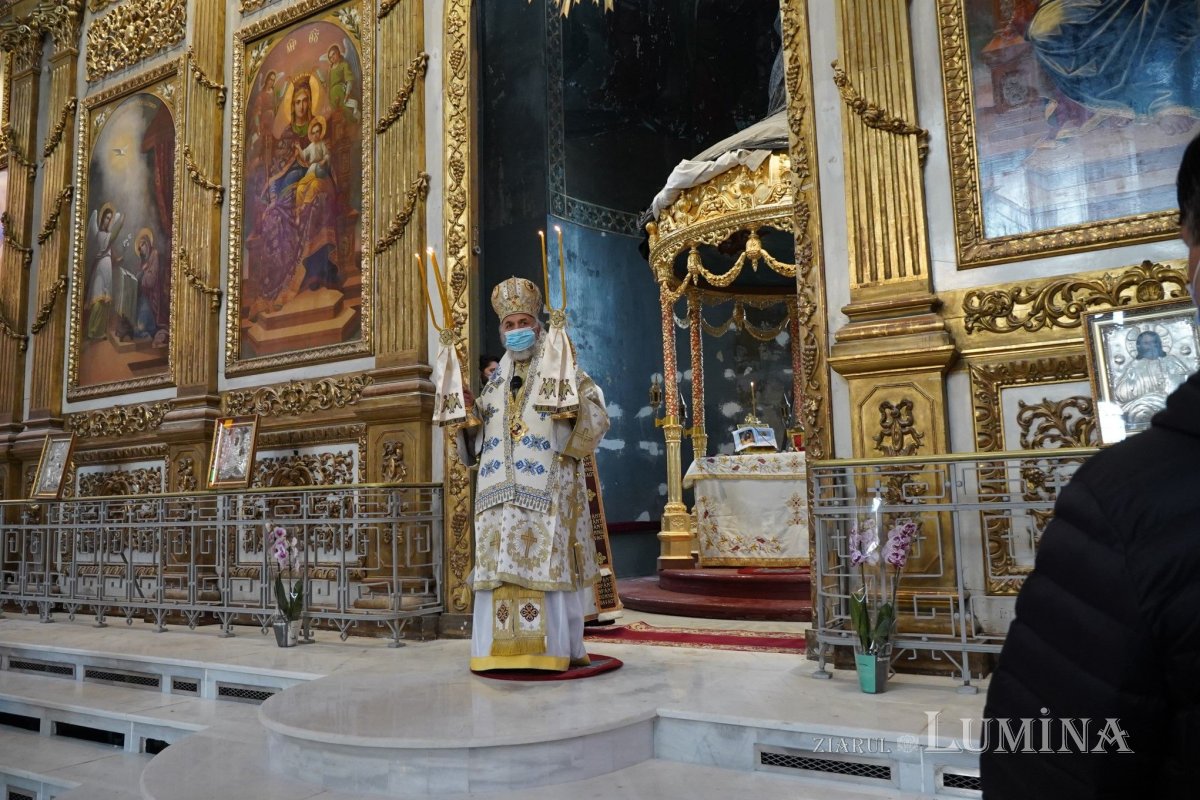 Pelerinaj la izvorul minunat de la Biserica „Buna Vestire” din Brăila 170498