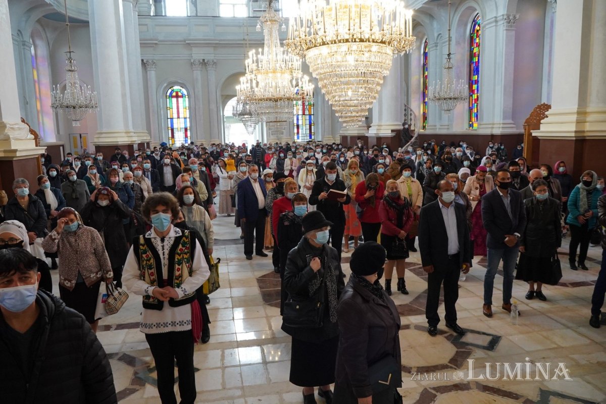 Pelerinaj la izvorul minunat de la Biserica „Buna Vestire” din Brăila 170499