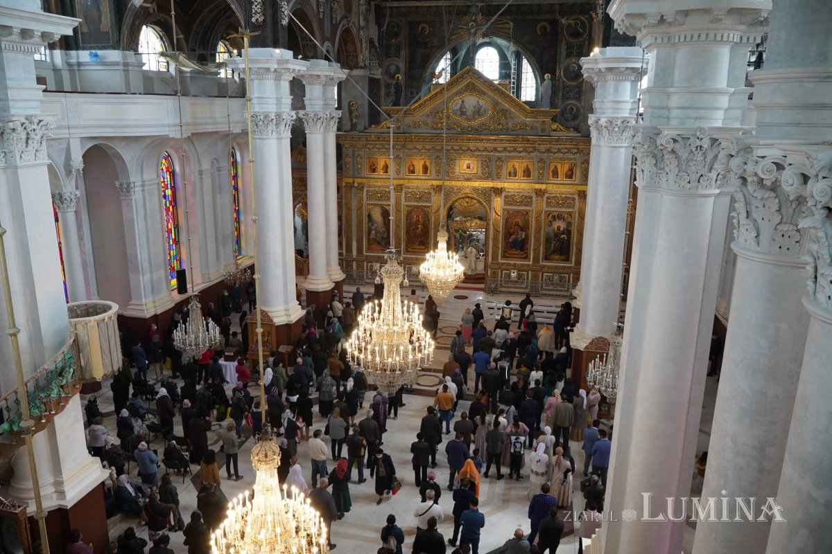 Pelerinaj la izvorul minunat de la Biserica „Buna Vestire” din Brăila 170501