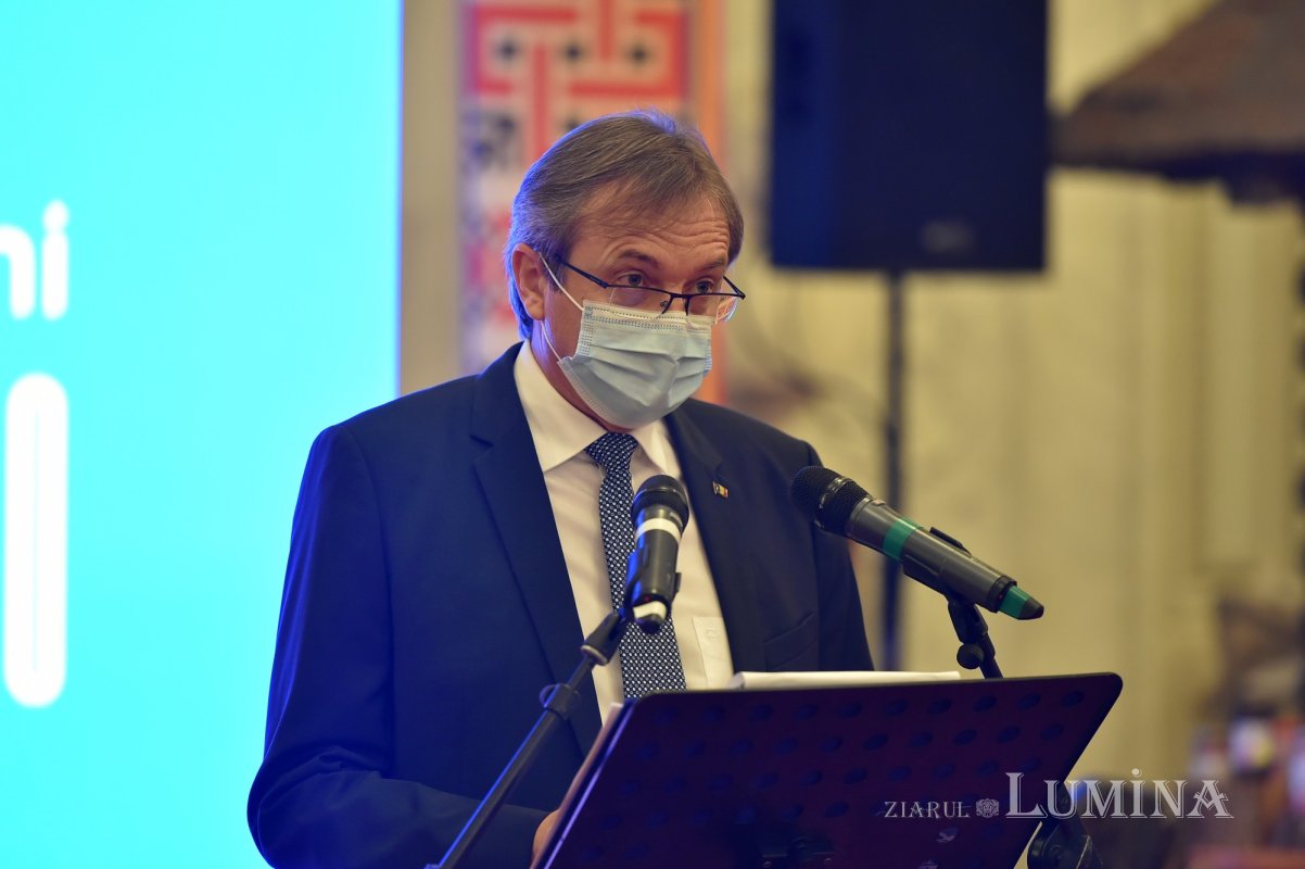 „Peisajul cultural-monahal Vânători-Neamț”, expoziţie  la Palatul Parlamentului 170802