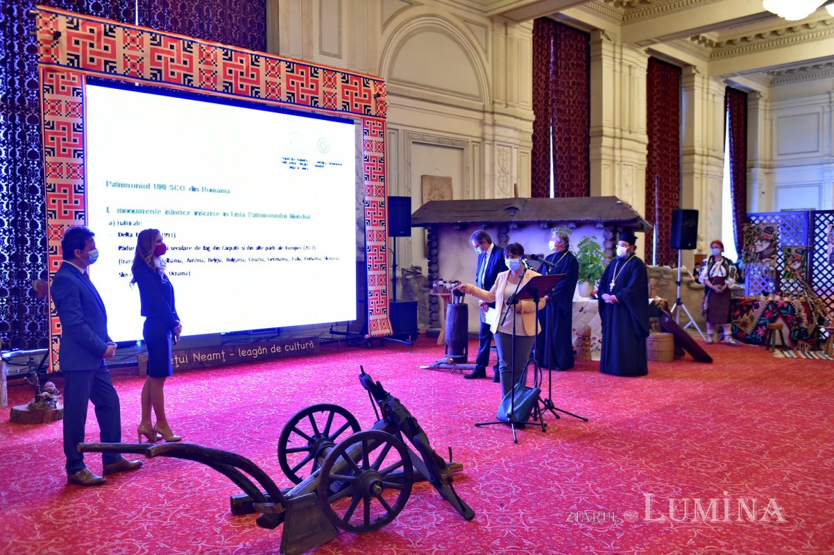 „Peisajul cultural-monahal Vânători-Neamț”, expoziţie  la Palatul Parlamentului 170804