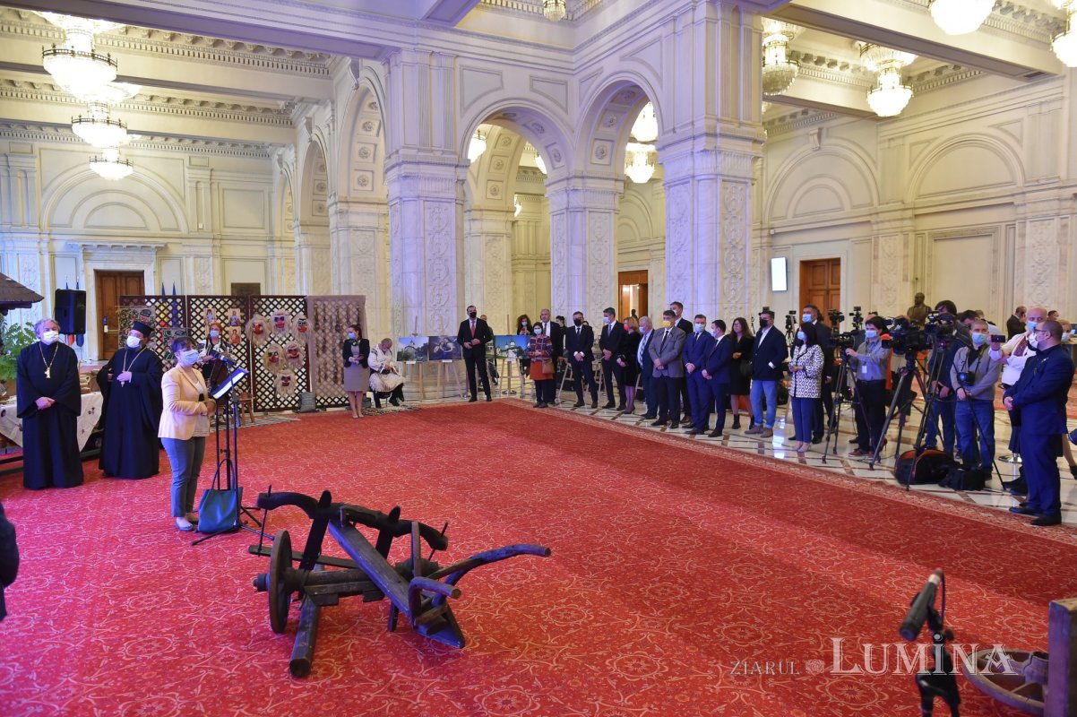 „Peisajul cultural-monahal Vânători-Neamț”, expoziţie  la Palatul Parlamentului 170805