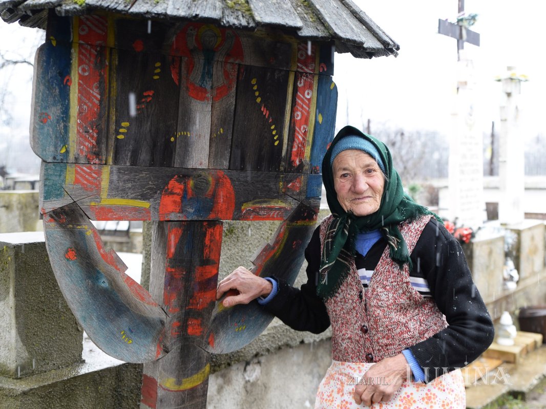 „Crucile cu pălărie”, troițele oltene de la Pietriş 171021