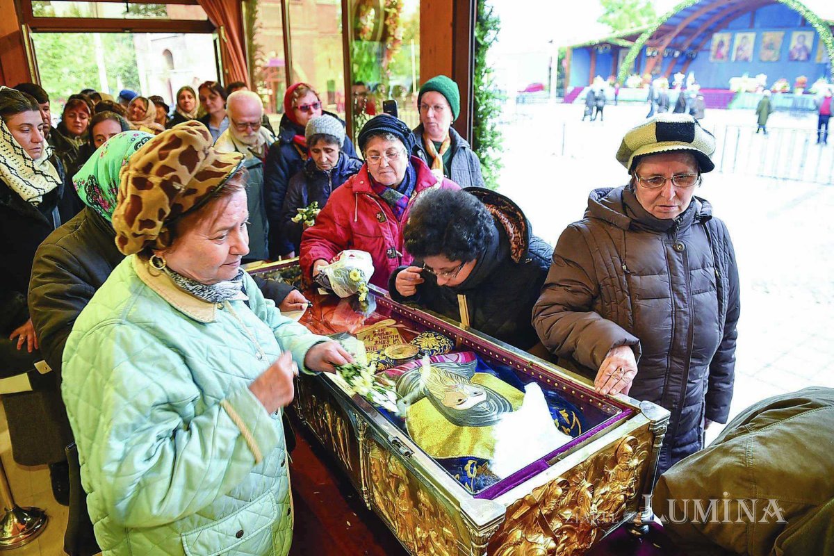 Volum dedicat Sfântului Dimitrie cel Nou,	Ocrotitorul Bucureștilor 171351